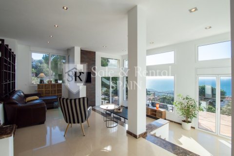 Сasa de 6 dormitorios en venta en Lloret de Mar, Gerona, Cataluña, Spain № 6685 - foto 11
