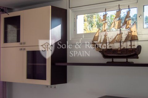Сasa de 6 dormitorios en venta en Lloret de Mar, Gerona, Cataluña, Spain № 6685 - foto 10