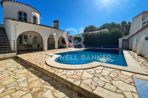 Сasa de 4 dormitorios en venta en Empuriabrava, Gerona, Cataluña, Spain № 5540
