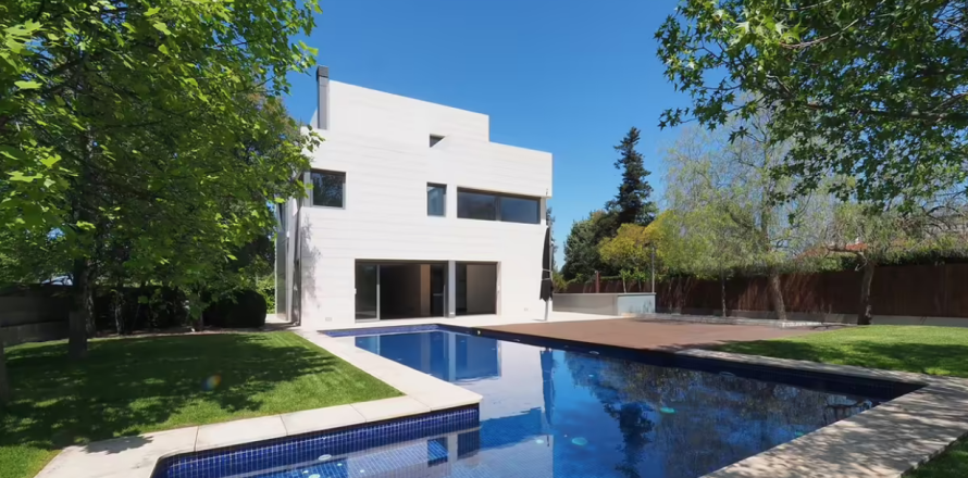 Villa de 6 dormitorios en venta en Sant Cugat del Vallès, Barcelona, Cataluña, Spain № 1222