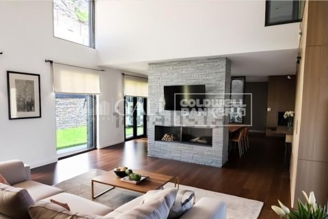 Сasa de 4 dormitorios en venta en Principado De Andorra (Ninguna Poblacion Tiene C.P.), Lérida, Cataluña, Spain № 5641