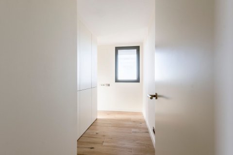 Купить квартиру в Эсплугес-де-Льобрегат, Испания с 5 комнат, 162м², № 8911 - фото 2