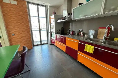 Apartamento de 3 dormitorios en venta en Barcelona, Cataluña, Spain № 1724 - foto 10