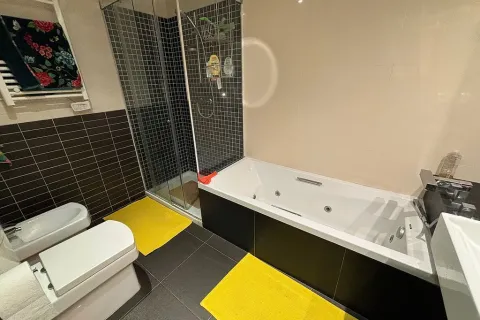 Apartamento de 3 dormitorios en venta en Barcelona, Cataluña, Spain № 1724 - foto 20