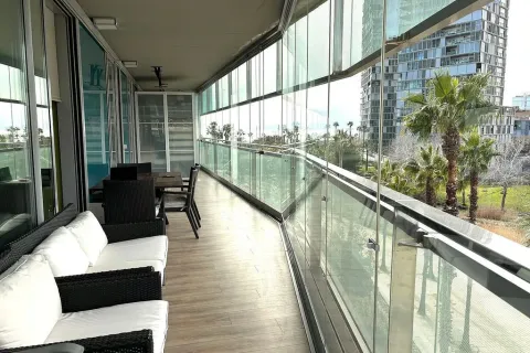 Apartamento de 3 dormitorios en venta en Barcelona, Cataluña, Spain № 1724 - foto 2