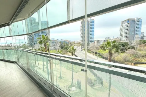 Apartamento de 3 dormitorios en venta en Barcelona, Cataluña, Spain № 1724 - foto 3