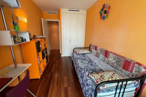 Apartamento de 3 dormitorios en venta en Barcelona, Cataluña, Spain № 1724 - foto 16