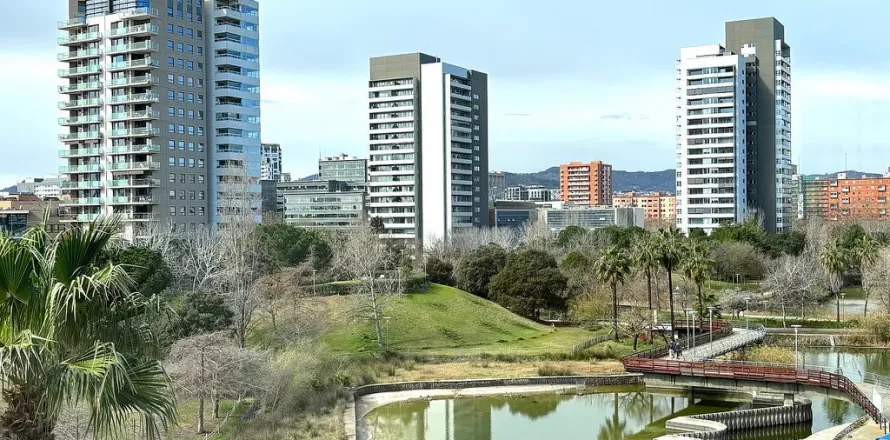 Apartamento de 3 dormitorios en venta en Barcelona, Cataluña, Spain № 1724