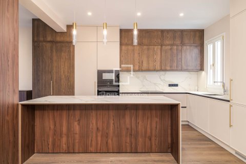 Apartamento de 4 dormitorios en venta en Barcelona, Cataluña, Spain № 4240 - foto 8