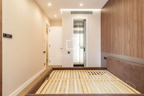 Apartamento de 4 dormitorios en venta en Barcelona, Cataluña, Spain № 4240 - foto 22