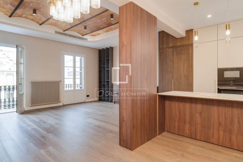 Apartamento de 4 dormitorios en venta en Barcelona, Cataluña, Spain № 4240 - foto 3