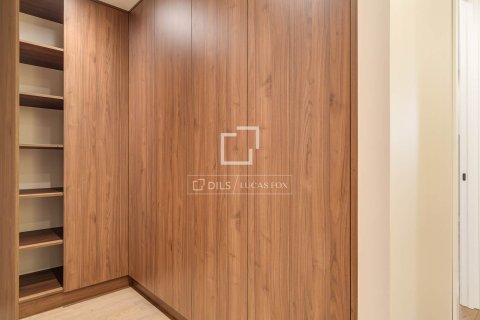 Apartamento de 4 dormitorios en venta en Barcelona, Cataluña, Spain № 4240 - foto 23