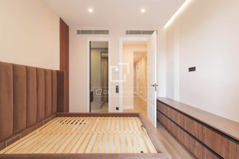 Apartamento de 4 dormitorios en venta en Barcelona, Cataluña, Spain № 4240 - foto 13