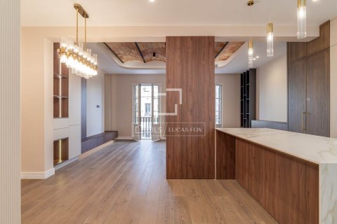 Apartamento de 4 dormitorios en venta en Barcelona, Cataluña, Spain № 4240 - foto 5