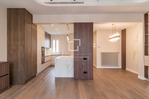 Apartamento de 4 dormitorios en venta en Barcelona, Cataluña, Spain № 4240 - foto 6