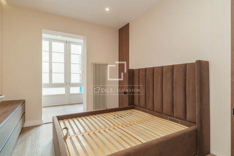Apartamento de 4 dormitorios en venta en Barcelona, Cataluña, Spain № 4240 - foto 14