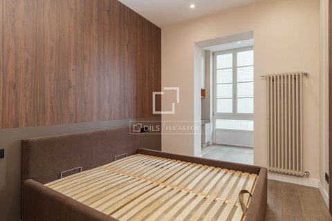 Apartamento de 4 dormitorios en venta en Barcelona, Cataluña, Spain № 4240 - foto 18