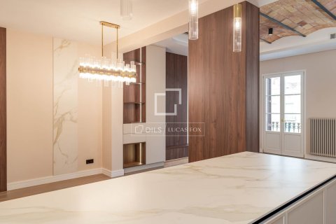 Apartamento de 4 dormitorios en venta en Barcelona, Cataluña, Spain № 4240 - foto 11