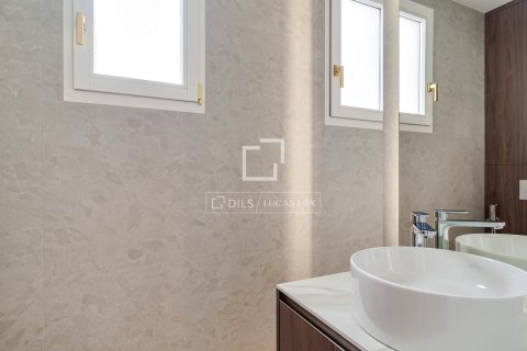 Apartamento de 4 dormitorios en venta en Barcelona, Cataluña, Spain № 4240 - foto 30