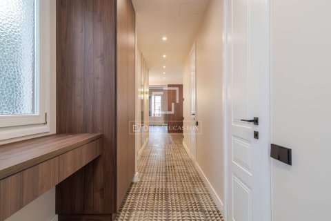 Apartamento de 4 dormitorios en venta en Barcelona, Cataluña, Spain № 4240 - foto 28