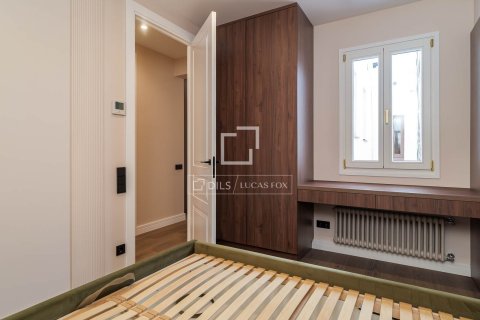 Apartamento de 4 dormitorios en venta en Barcelona, Cataluña, Spain № 4240 - foto 25