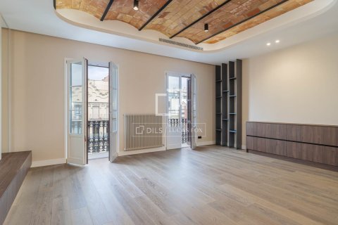 Apartamento de 4 dormitorios en venta en Barcelona, Cataluña, Spain № 4240