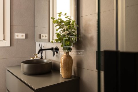 Apartamento de 3 dormitorios en venta en Barcelona, Cataluña, Spain № 4241 - foto 24