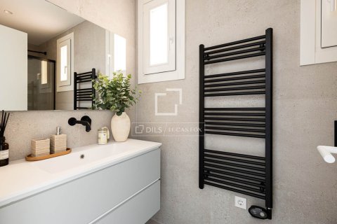 Apartamento de 3 dormitorios en venta en Barcelona, Cataluña, Spain № 4241 - foto 28
