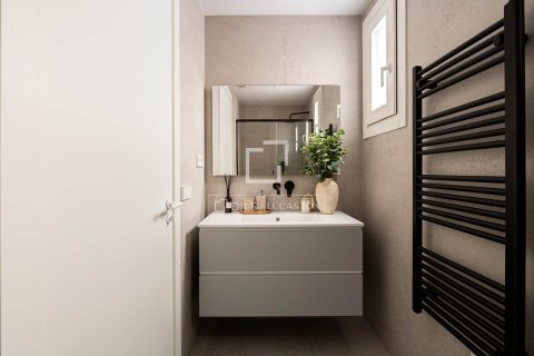 Apartamento de 3 dormitorios en venta en Barcelona, Cataluña, Spain № 4241 - foto 29