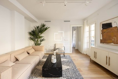 Apartamento de 3 dormitorios en venta en Barcelona, Cataluña, Spain № 4236