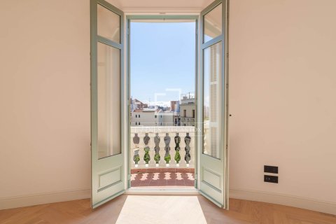 Apartamento de 3 dormitorios en venta en Barcelona, Cataluña, Spain № 4242 - foto 25