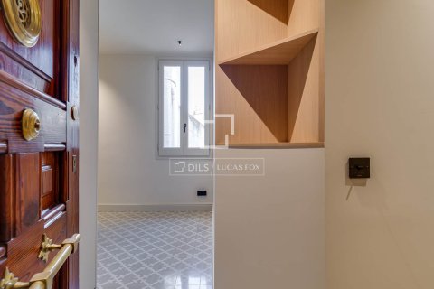 Apartamento de 3 dormitorios en venta en Barcelona, Cataluña, Spain № 4242 - foto 13