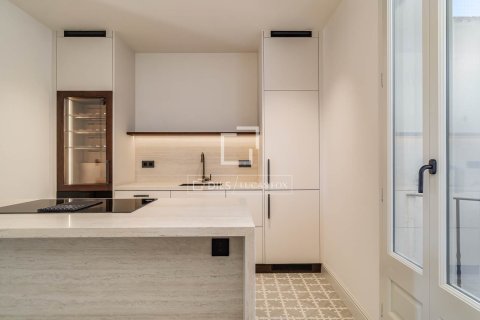 Apartamento de 3 dormitorios en venta en Barcelona, Cataluña, Spain № 4242 - foto 22