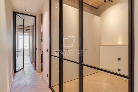 Apartamento de 3 dormitorios en venta en Barcelona, Cataluña, Spain № 4242 - foto 9