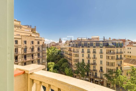 Apartamento de 3 dormitorios en venta en Barcelona, Cataluña, Spain № 4242