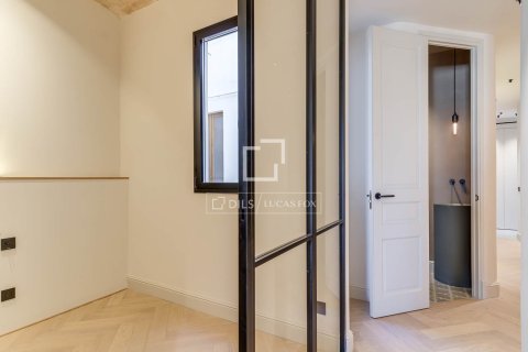 Apartamento de 3 dormitorios en venta en Barcelona, Cataluña, Spain № 4242 - foto 8
