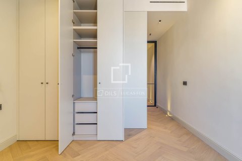 Apartamento de 3 dormitorios en venta en Barcelona, Cataluña, Spain № 4242 - foto 2