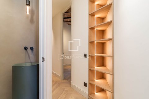 Apartamento de 3 dormitorios en venta en Barcelona, Cataluña, Spain № 4242 - foto 10