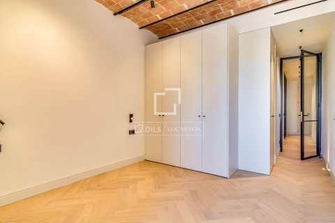 Apartamento de 3 dormitorios en venta en Barcelona, Cataluña, Spain № 4242 - foto 3