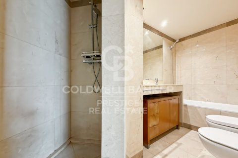 Apartamento de 4 dormitorios en venta en Barcelona, Cataluña, Spain № 7792 - foto 17