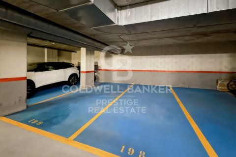 Apartamento de 4 dormitorios en venta en Barcelona, Cataluña, Spain № 7792 - foto 2
