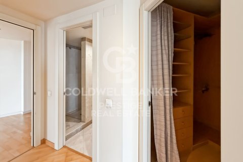 Apartamento de 4 dormitorios en venta en Barcelona, Cataluña, Spain № 7792 - foto 18