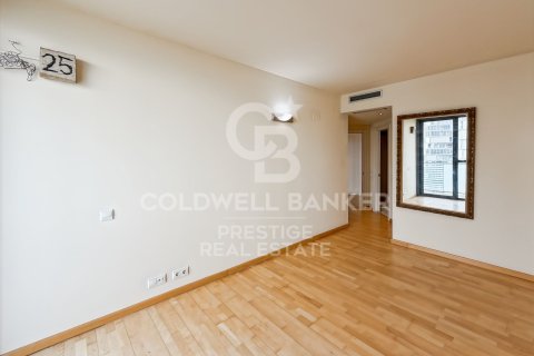 Apartamento de 4 dormitorios en venta en Barcelona, Cataluña, Spain № 7792 - foto 19