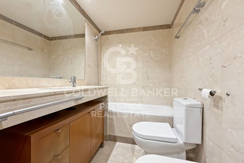 Apartamento de 4 dormitorios en venta en Barcelona, Cataluña, Spain № 7792 - foto 16