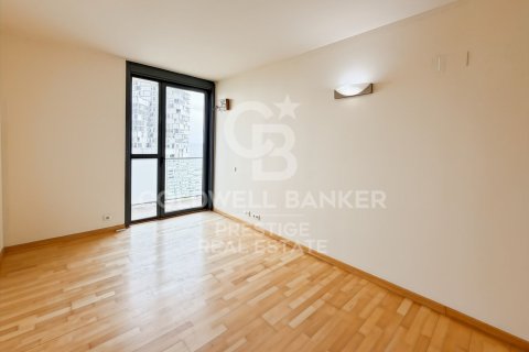 Apartamento de 4 dormitorios en venta en Barcelona, Cataluña, Spain № 7792 - foto 22