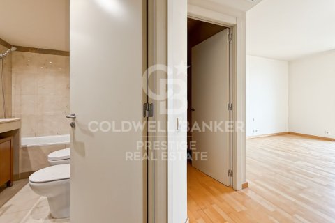 Apartamento de 4 dormitorios en venta en Barcelona, Cataluña, Spain № 7792 - foto 15