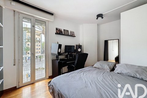 Apartamento de 3 dormitorios en venta en Barcelona, Cataluña, Spain № 4705 - foto 17