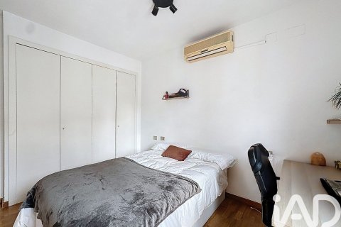 Apartamento de 3 dormitorios en venta en Barcelona, Cataluña, Spain № 4705 - foto 24