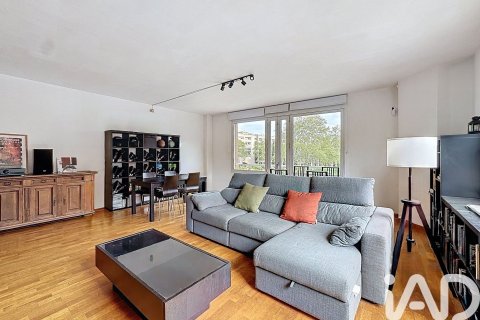 Apartamento de 3 dormitorios en venta en Barcelona, Cataluña, Spain № 4705 - foto 4