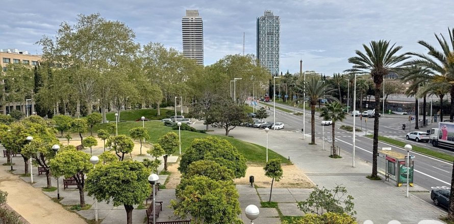 Apartamento de 3 dormitorios en venta en Barcelona, Cataluña, Spain № 4705